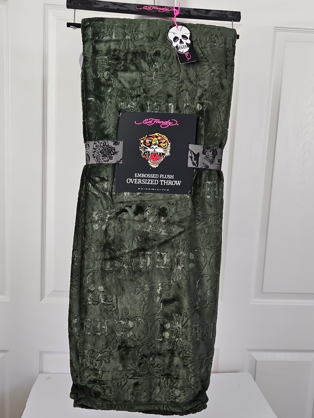 Ed Hardy NWT Plush Oversized Throw